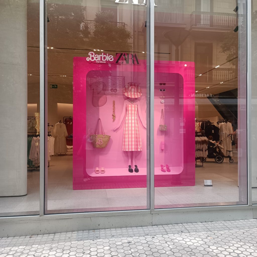 Escaparate de la colección Zara x Barbie